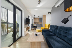 Air-Conditioned Seaside Apartment with Parking & Balcony by Noclegi Renters in Ustronie Morskie